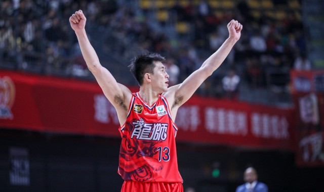 世界杯手机官网直播app下载入口-媒体人：郭艾伦不似从前那般速度和爆发力 但招式还在 油箱还有油